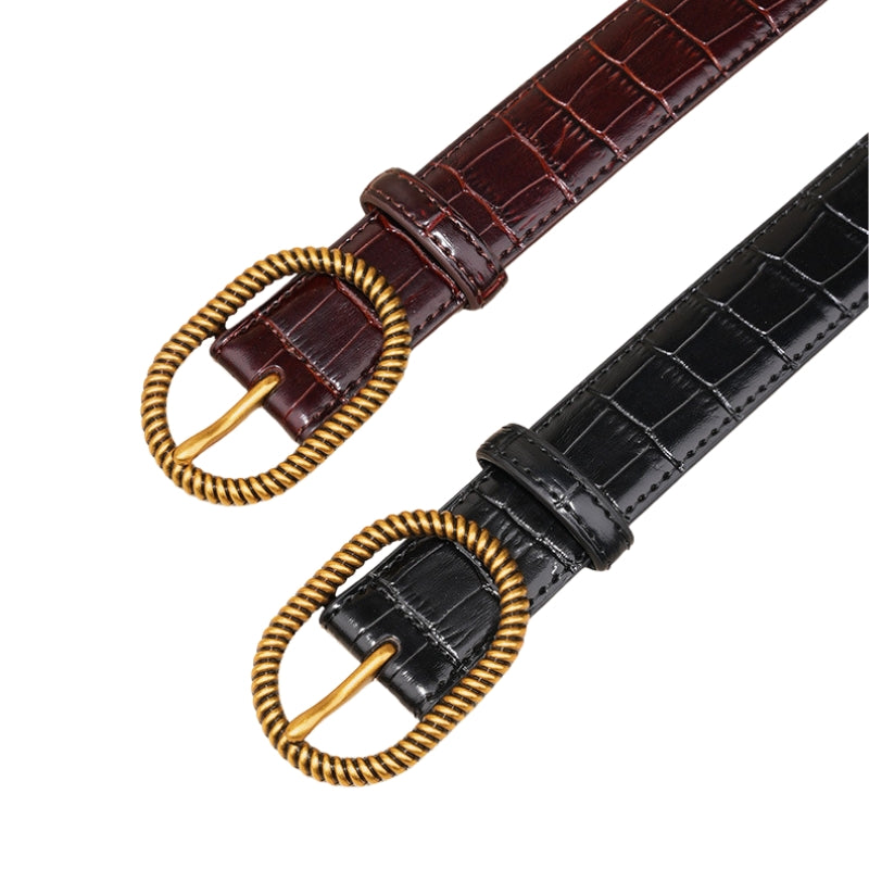 Ceinture pour femme Gaïa en cuir de vachette refendu avec finition crocodile, disponible en noir et bordeaux, dotée d'une boucle ardillon ovale allongée torsadée en métal doré.