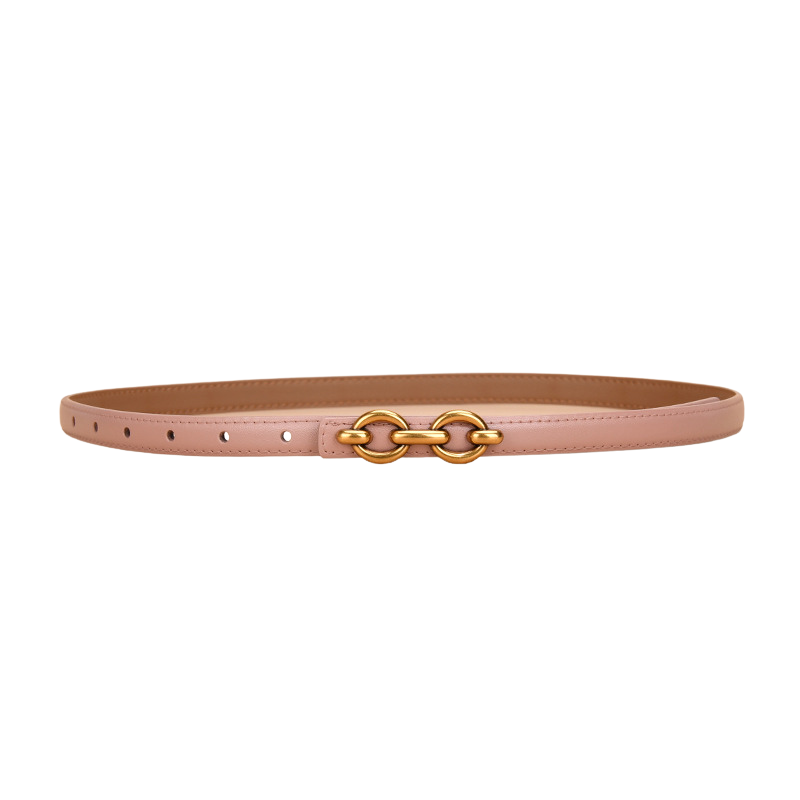 Ceinture fine Geneviève en cuir rose pâle avec une boucle dorée à maillons ovales.