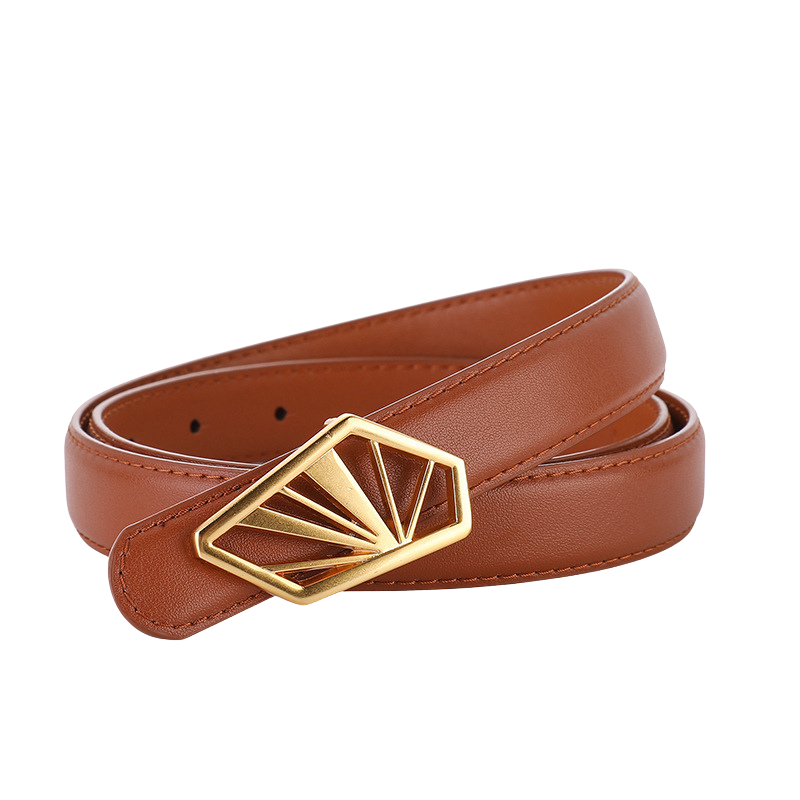 Ceinture femme Glorieuse en cuir marron clair avec boucle décorative dorée en forme de nœud asymétrique.