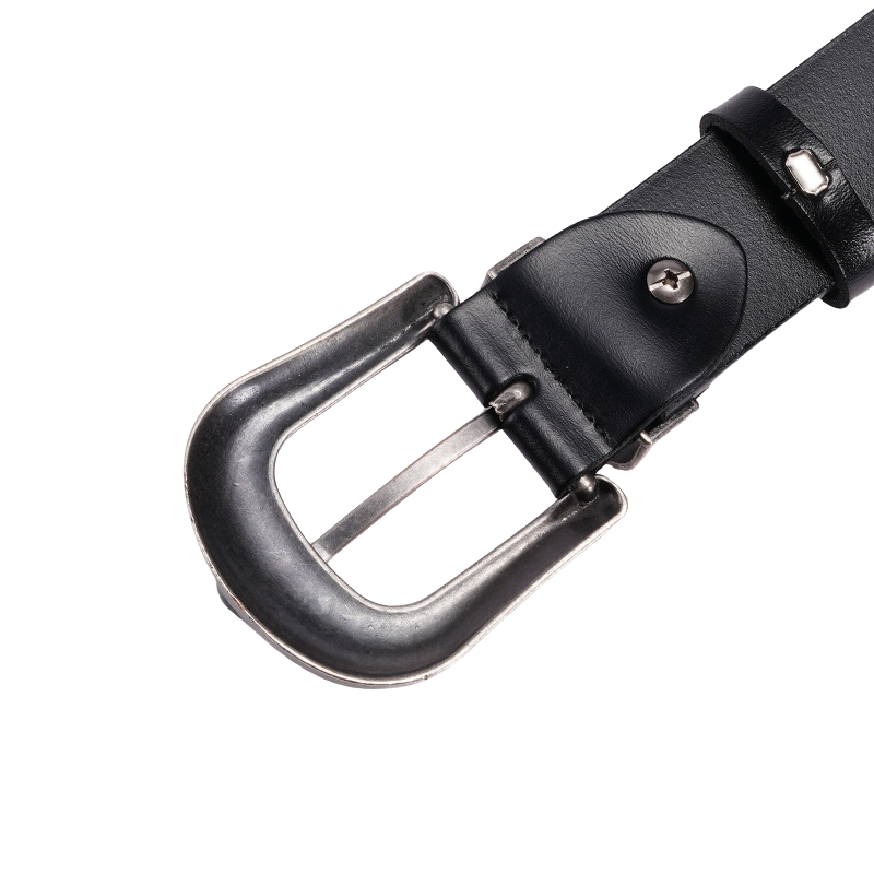 Ceinture pour homme Gwenaëlle en cuir noir avec boucle ardillon argentée vieillie gravée de motifs floraux.