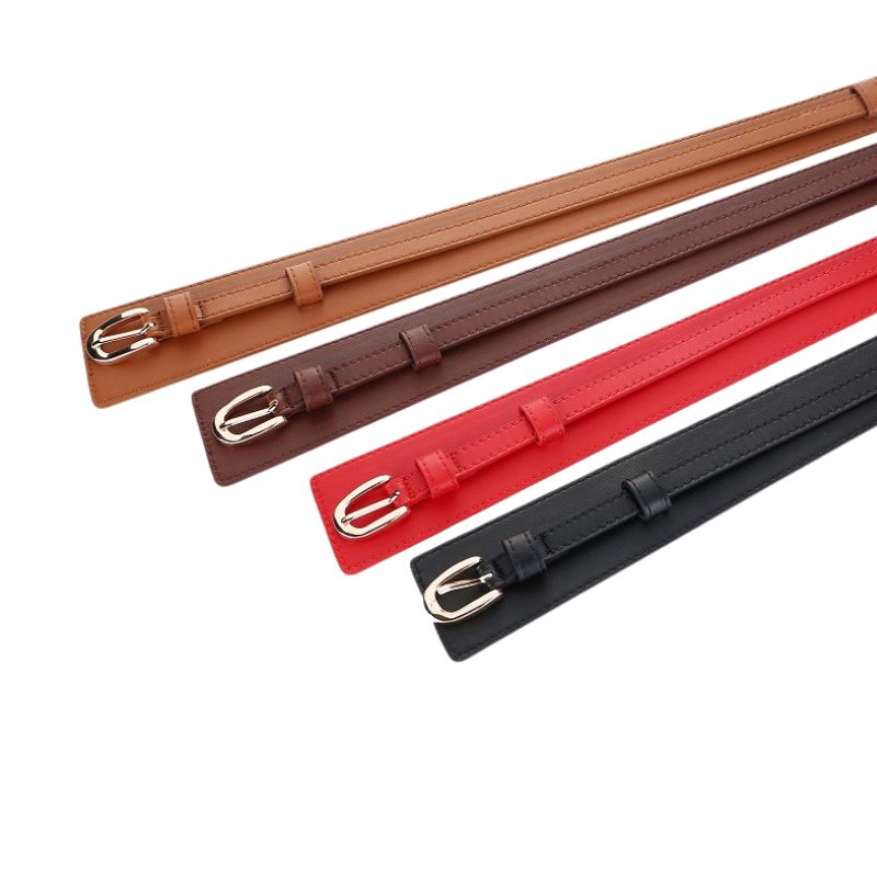 Ceinture pour femme Hélène en cuir refendu disponible en quatre coloris : marron clair, marron foncé, rouge et noir, avec une boucle ardillon dorée.