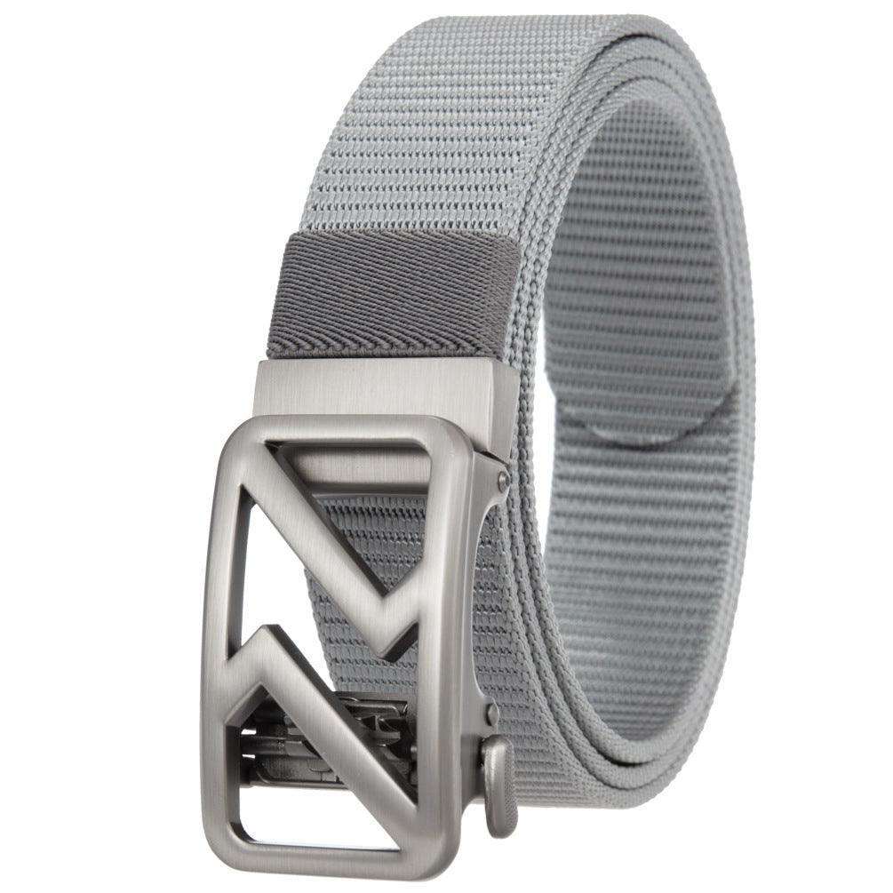 Ceinture pour homme Hexalis en tissu gris clair avec boucle automatique argentée au design géométrique.