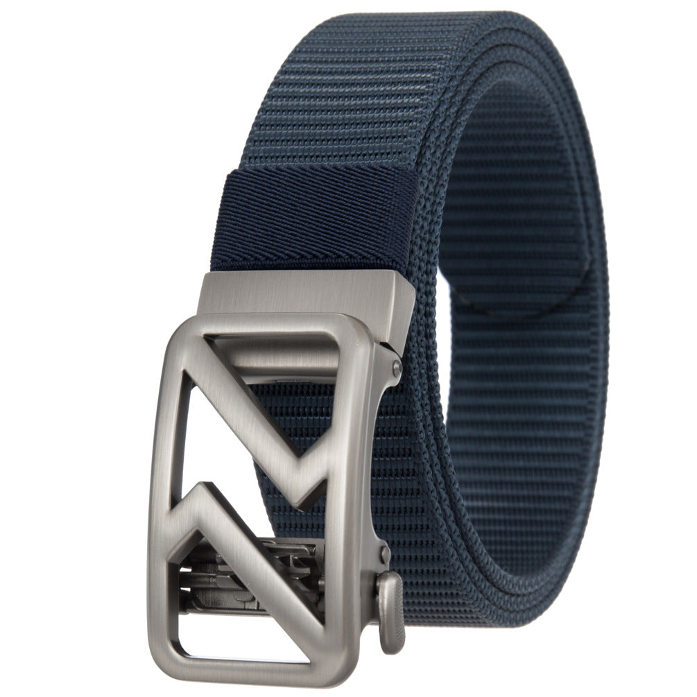 Ceinture pour homme Hexalis en tissu bleu marine avec une boucle automatique argentée au design géométrique original.