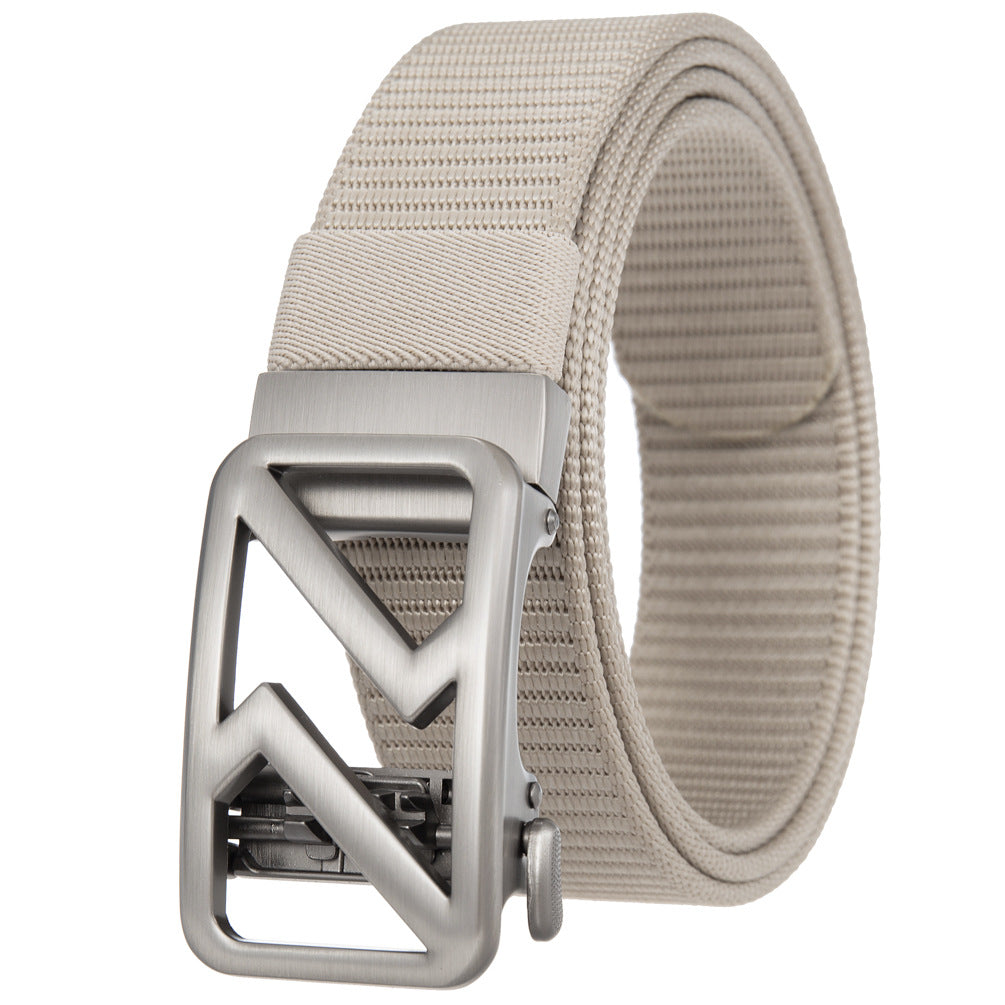 Ceinture pour homme Hexalis en tissu texturé beige avec boucle automatique argentée au design géométrique.