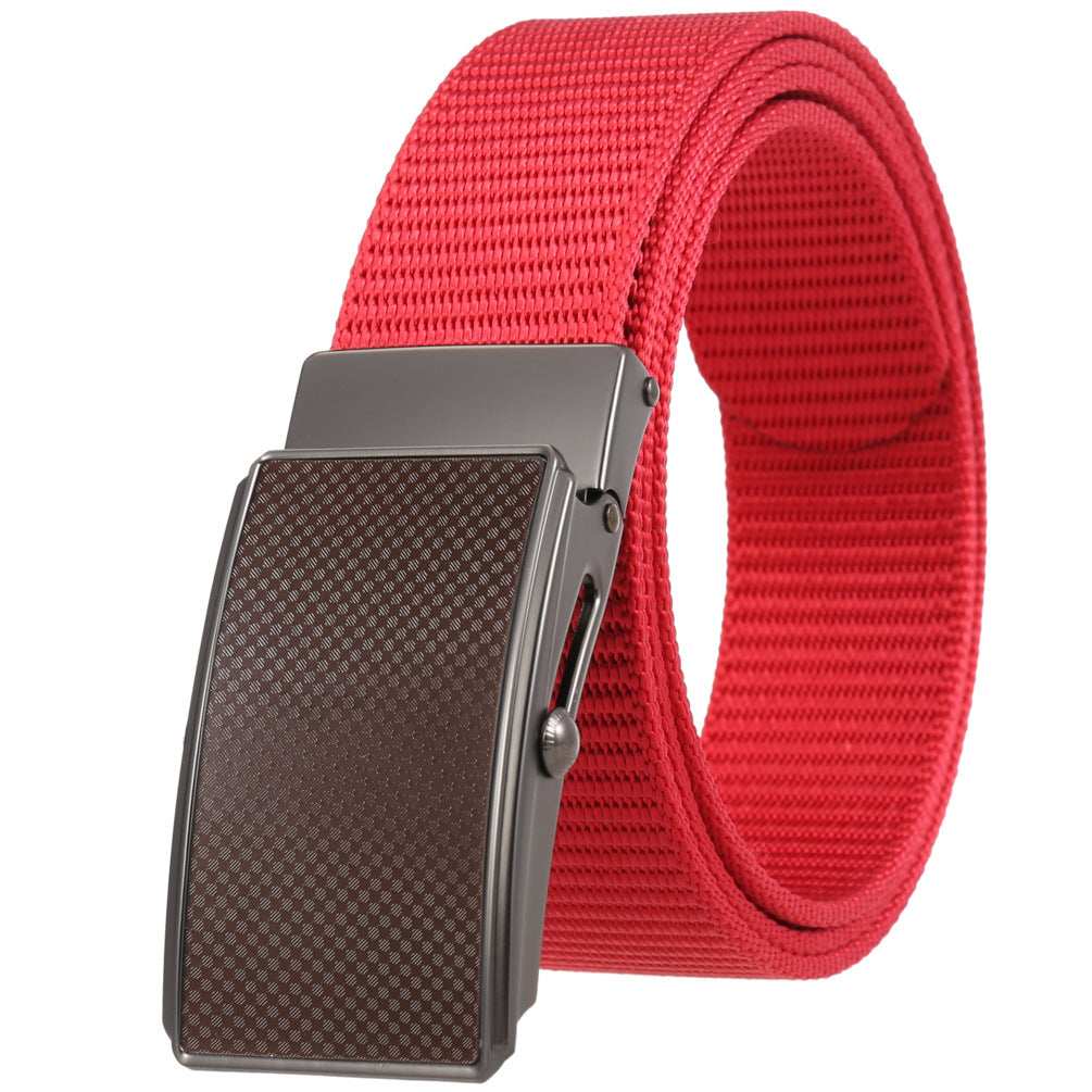 Ceinture Hugo rouge en tissu texturé avec boucle rectangulaire automatique en alliage gris et insert marron à motif quadrillé.