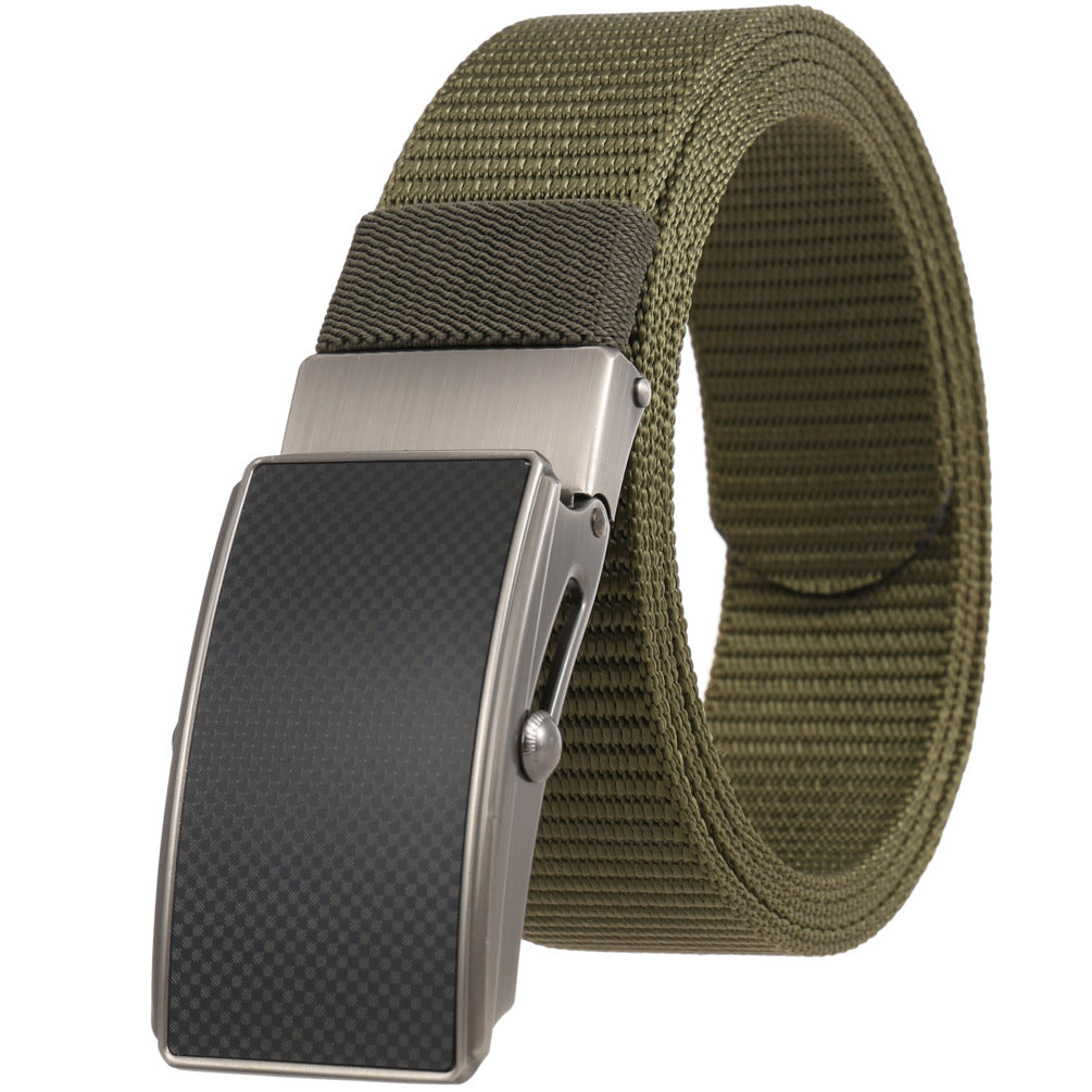 Ceinture Hugo homme en tissu vert kaki avec boucle automatique rectangulaire grise et insert noir à motif carbone