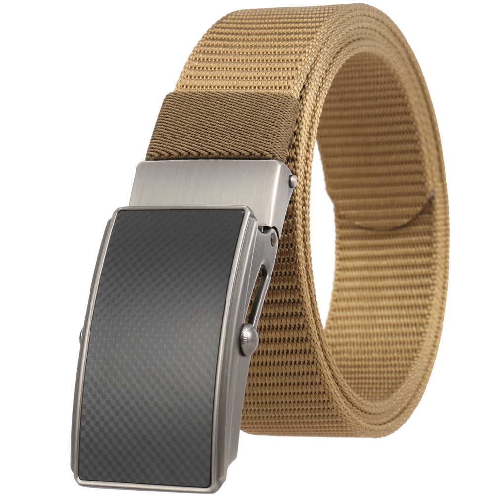 Ceinture Hugo pour homme avec boucle automatique rectangulaire en alliage gris et sangle en tissu texturé couleur camel.