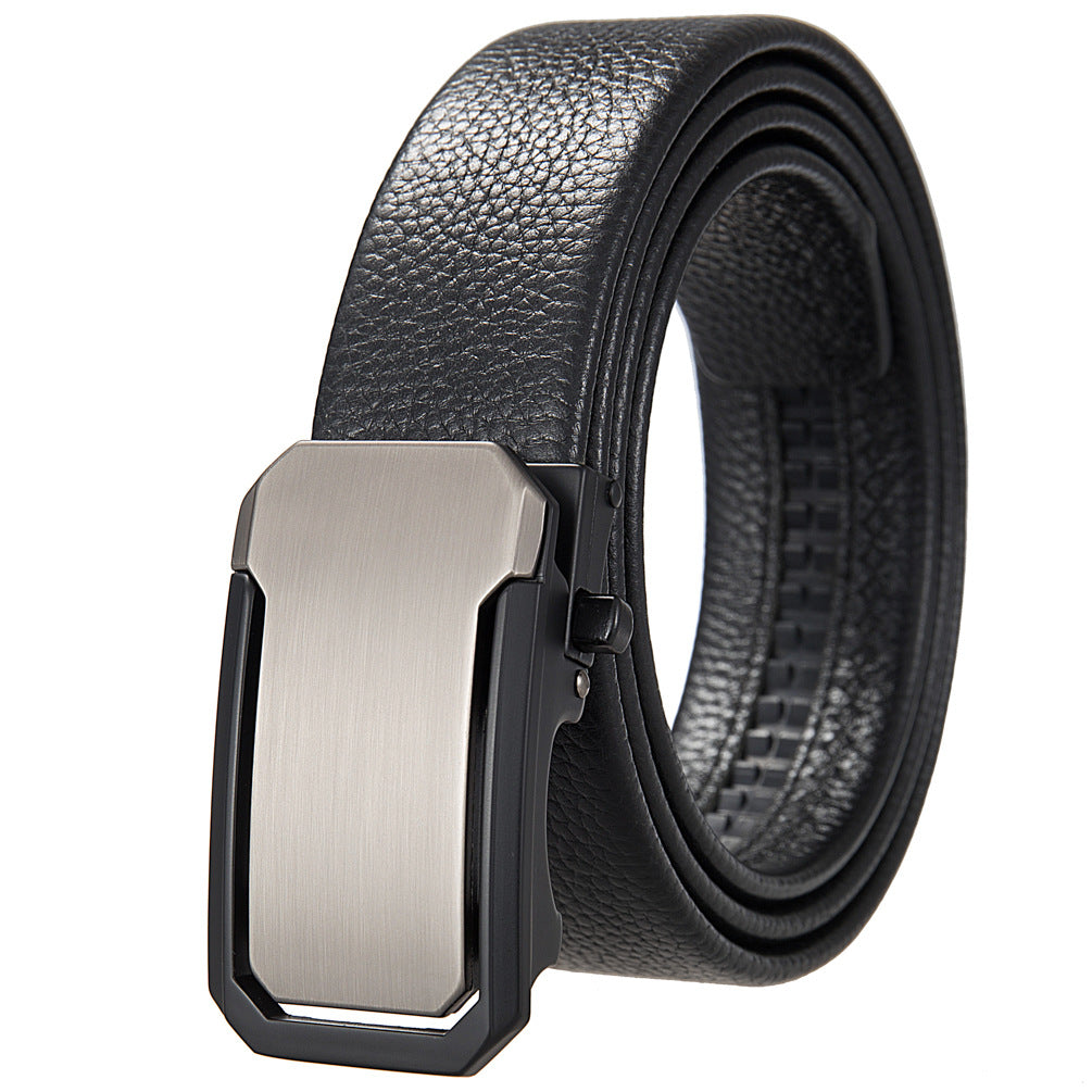 Ceinture homme Hugo Chic en cuir noir avec boucle automatique argentée mate et lanière texturée.
