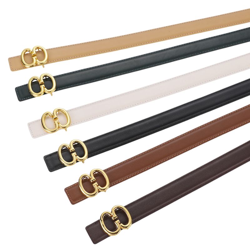 Ceinture femme Isadora en cuir pleine fleur disponible en plusieurs coloris avec boucle dorée double G. La lanière de 2,3 cm de largeur est lisse et élégante.