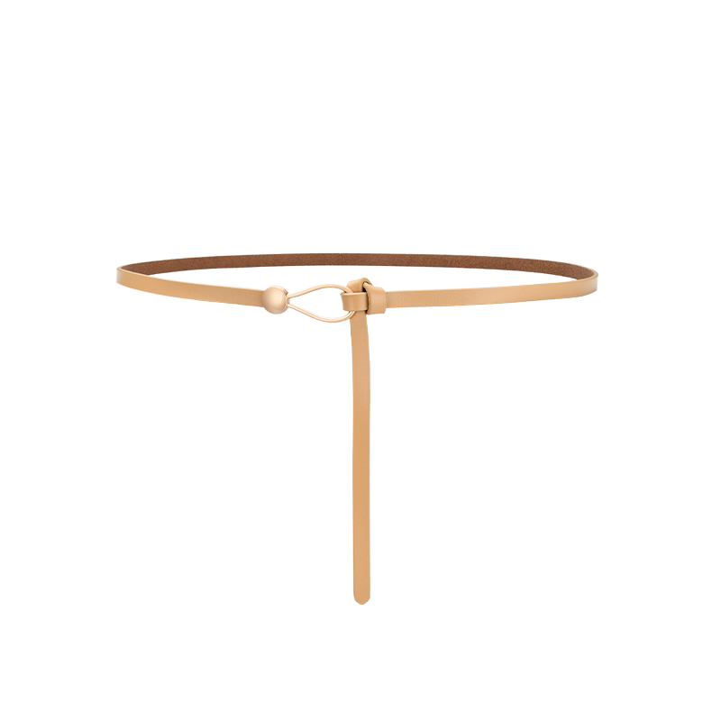 Ceinture fine Iseult beige clair en cuir avec boucle bijou dorée mate en forme de goutte et nœud.