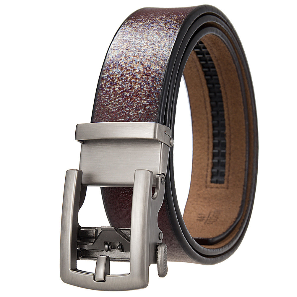 Ceinture Jules marron pour homme, en cuir refendu de vachette avec une boucle automatique rectangulaire en métal argenté. Lanière lisse, style sobre et raffiné.