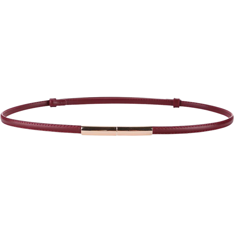 Ceinture fine en cuir daim bordeaux Karité avec boucle rectangulaire dorée et système à double crochet.