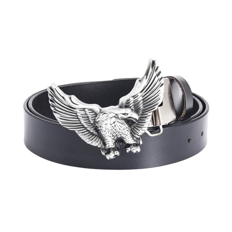 Ceinture homme La Fronde en cuir noir avec une boucle argentée représentant un aigle aux ailes déployées.