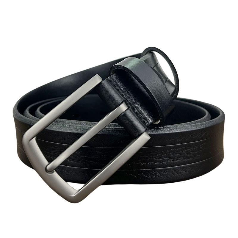 Ceinture homme Léandre en cuir de vachette noir pleine fleur huilé, avec boucle rectangulaire argentée à ardillon. #fullwidth