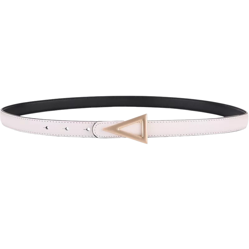 Ceinture fine pour femme "Légende" en cuir blanc lisse avec une boucle triangle dorée. Parfaite pour structurer une tenue.