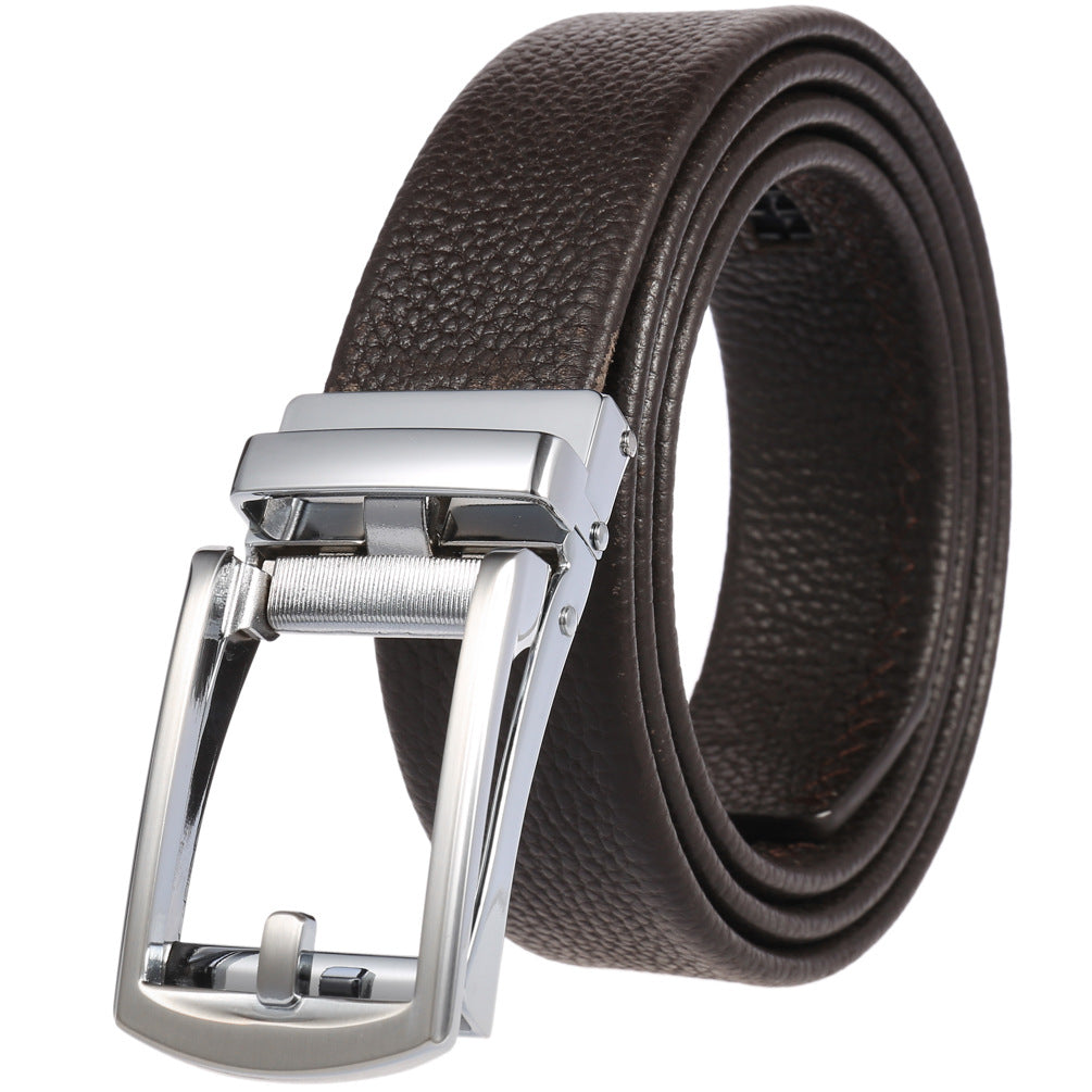 Ceinture homme Léo en cuir marron texturé avec boucle automatique rectangulaire en métal argenté.