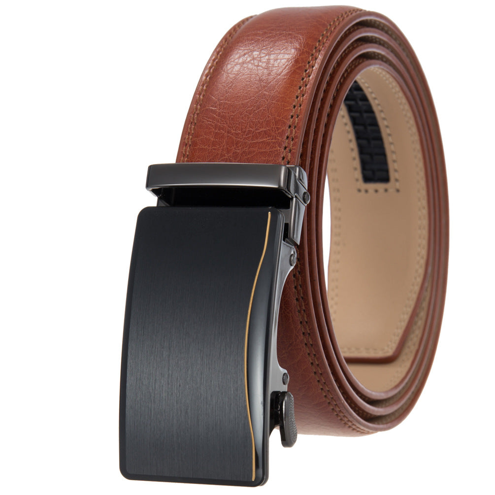 Ceinture homme Léo Zen 60 en cuir marron clair avec boucle automatique noire mate et détail doré.