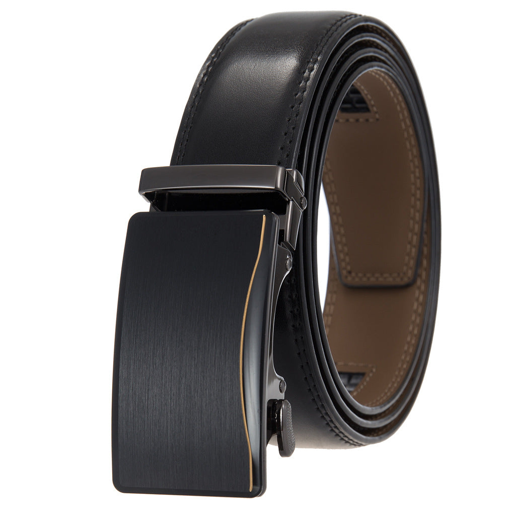 Ceinture homme Léo Zen 95 noire, en cuir refendu de vachette, avec boucle automatique rectangulaire noire et détails dorés.