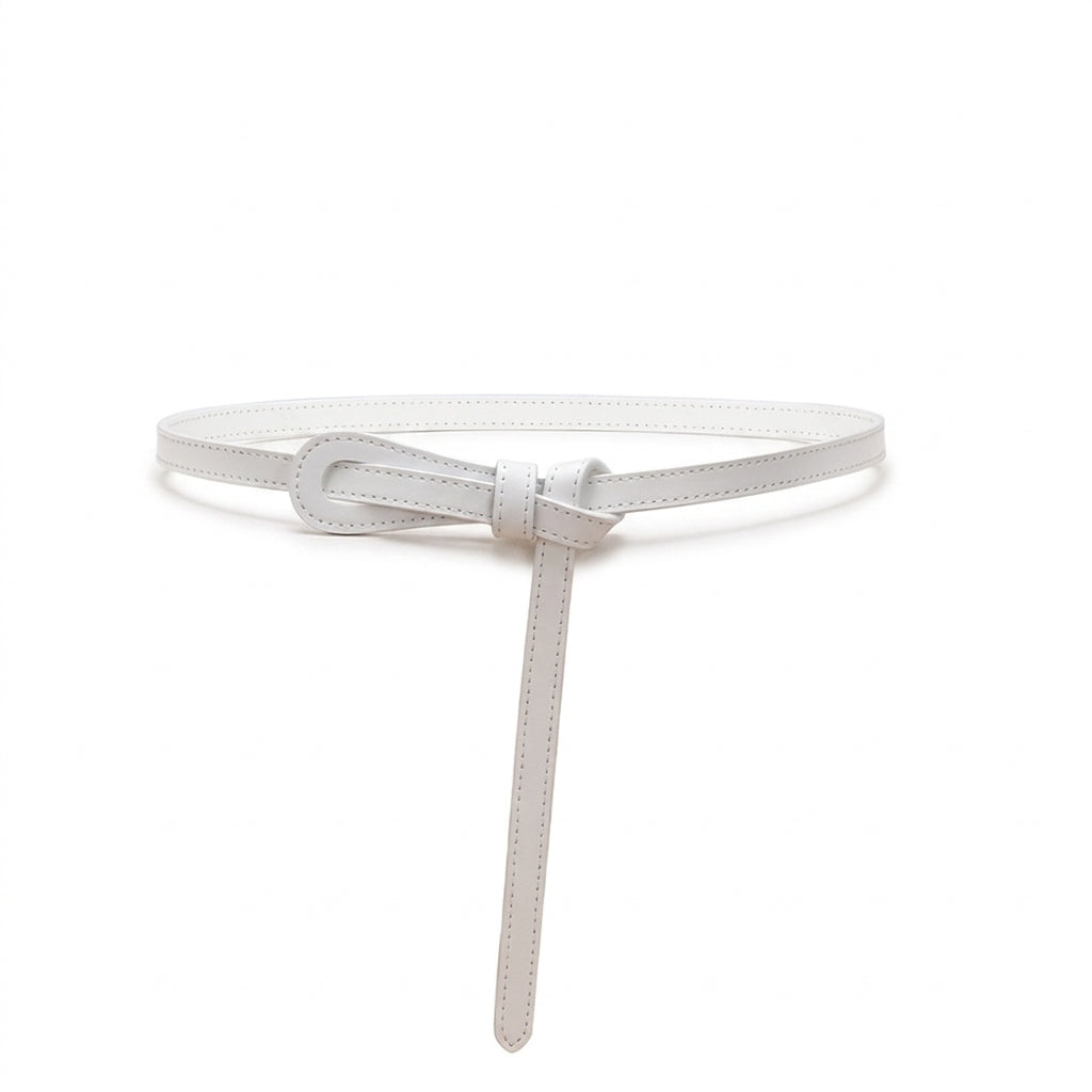 Ceinture fine pour femme Léopoldine en cuir blanc lisse avec boucle ardillon gainée de cuir assortie, design minimaliste et élégant