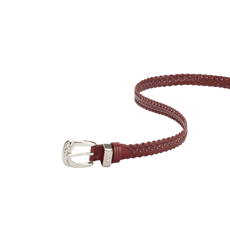 Ceinture Louna en cuir tressé bordeaux avec boucle argentée arrondie et détails gravés.