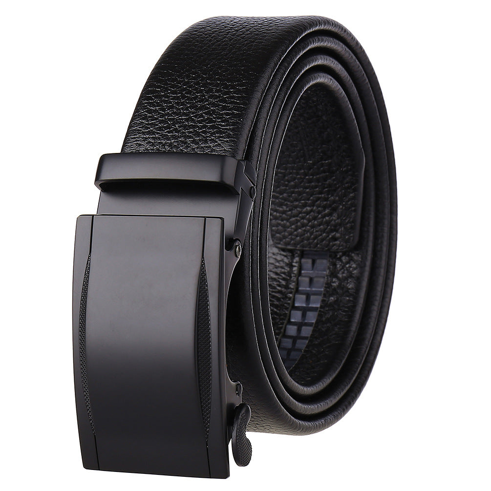 Ceinture pour homme Luc en cuir noir avec boucle automatique noire mate et texture discrète.