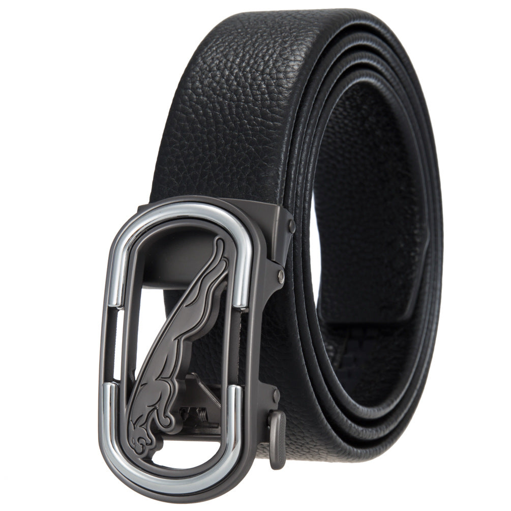 Ceinture homme Luc Tan noire avec boucle ovale ajourée et motif félin stylisé argenté. Cuir de vachette texturé. #fullwidth