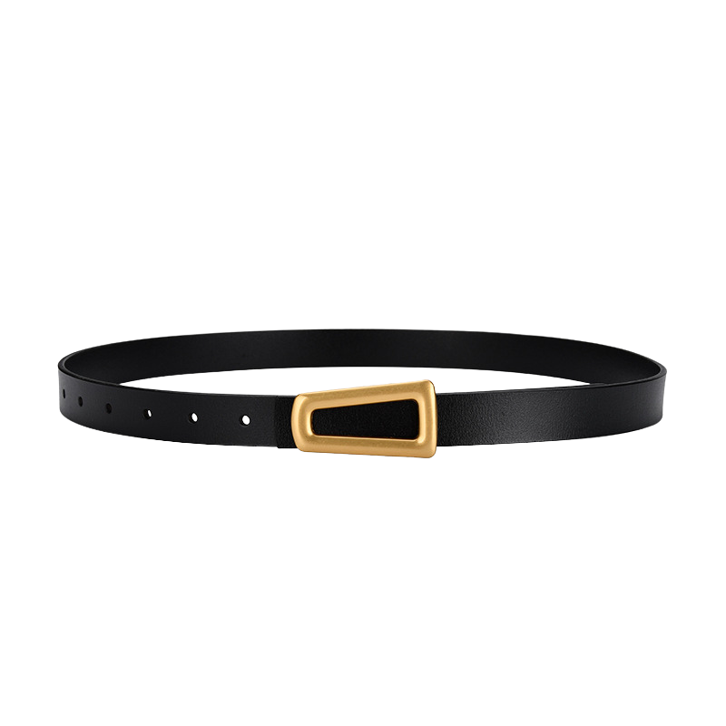 Ceinture femme Majestueuse en cuir noir avec boucle rectangulaire dorée.