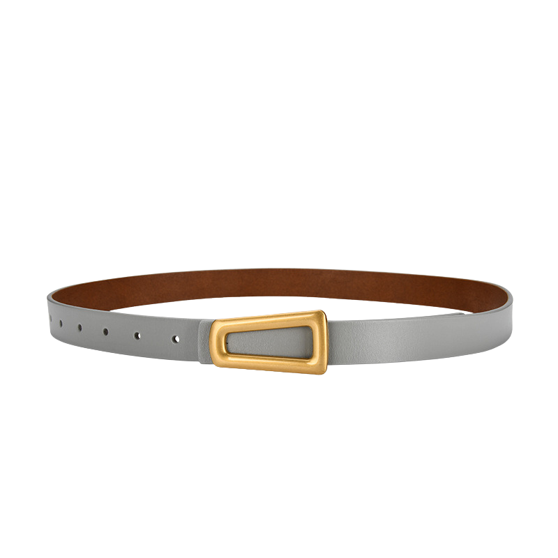 Ceinture femme Majestueuse en cuir refendu gris avec boucle crochet clou rectangulaire dorée.