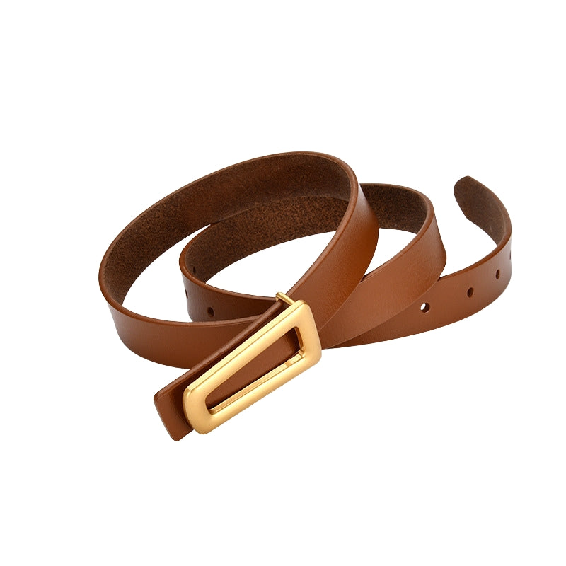 Ceinture femme Majestueuse en cuir marron avec boucle dorée rectangulaire.