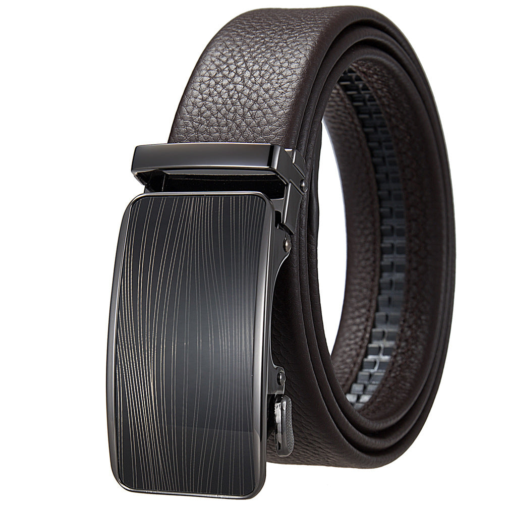 Ceinture homme Marc Cuir réversible noir et café, en cuir de vachette texturé avec boucle rectangulaire noire à cliquet sans trous et système d'ajustement précis.