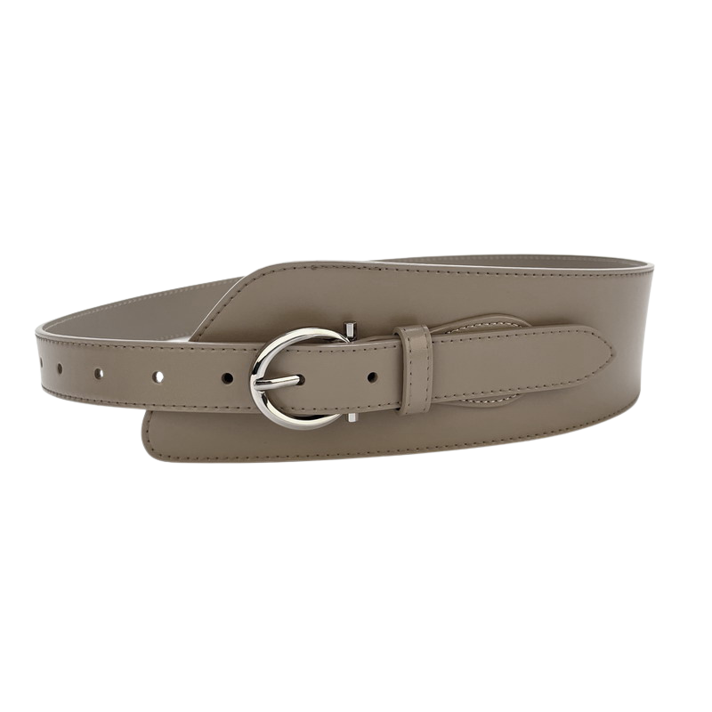 Ceinture femme Marion en cuir suédé beige avec boucle ardillon argentée ronde.