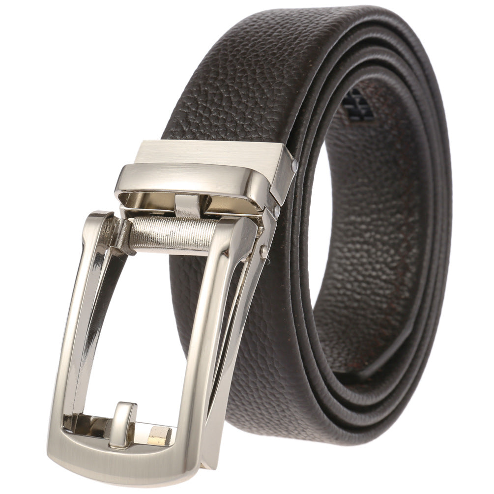 Ceinture homme Max en cuir refendu marron avec boucle automatique rectangulaire argentée texturée.