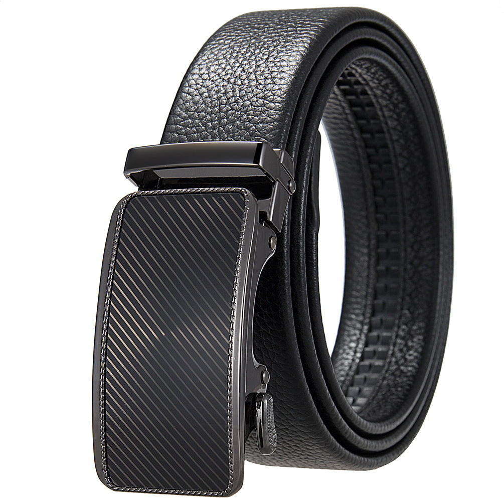 Ceinture pour homme Max Cuir, noire, avec boucle rectangulaire texturée à rayures obliques et mécanisme automatique. Cuir de vachette refendu avec texture 20T. Largeur 3,5 cm. #fullwidth