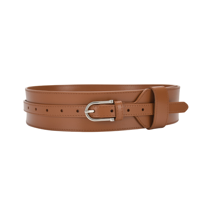 Ceinture extra large Mélissa en cuir marron clair avec boucle argentée.