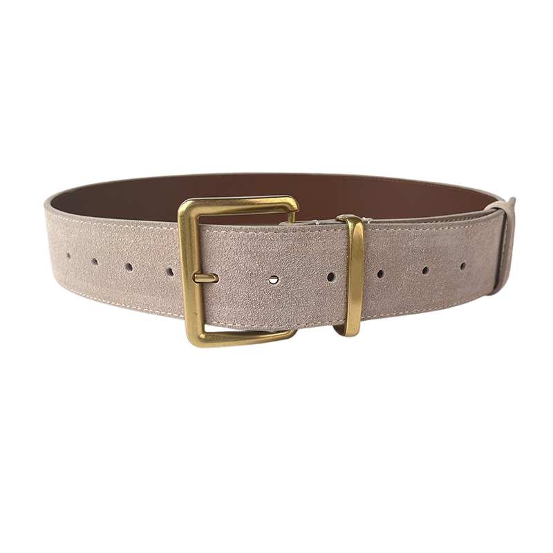 Ceinture femme Mirage en daim gris clair avec boucle ardillon carrée dorée, largeur 4.3 cm.