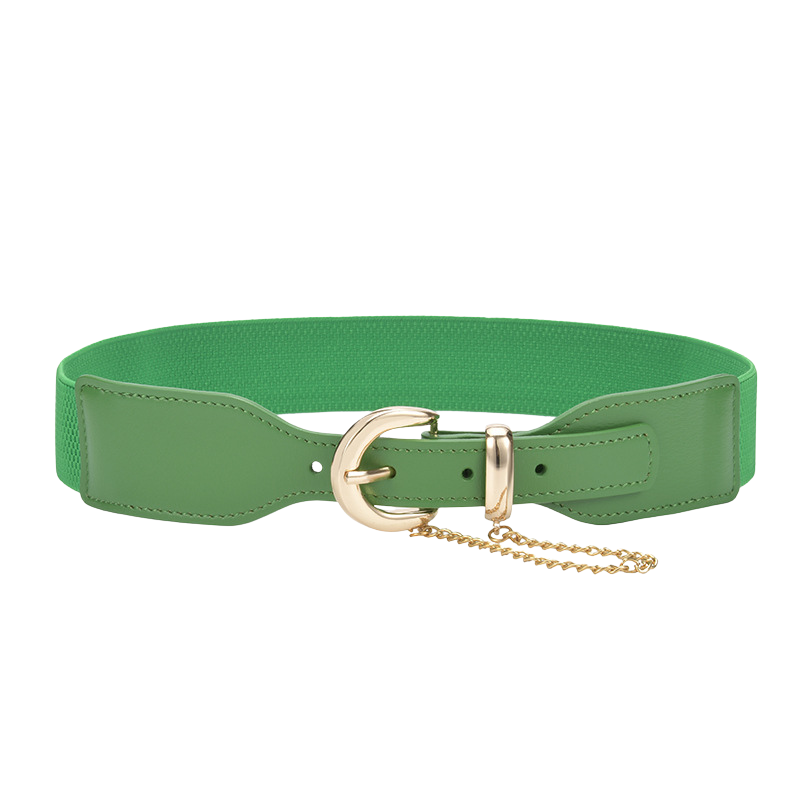 Ceinture femme Mireille verte avec boucle dorée demi-lune et chaîne décorative, en cuir nubuck et élastique.