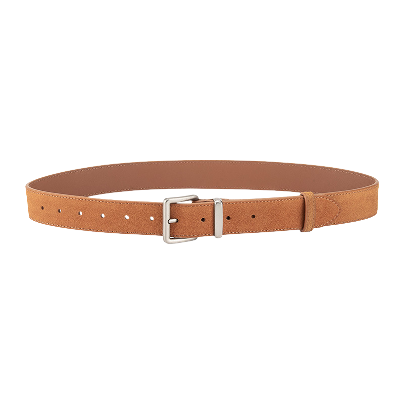 Ceinture Mont-Blanc en cuir de vachette traité daim couleur chameau avec boucle ardillon rectangulaire argentée brossée.
