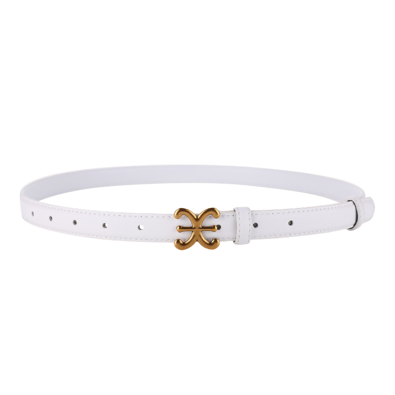 Ceinture fine blanche Nacre pour femme avec boucle ardillon dorée ornée d'un motif floral stylisé.