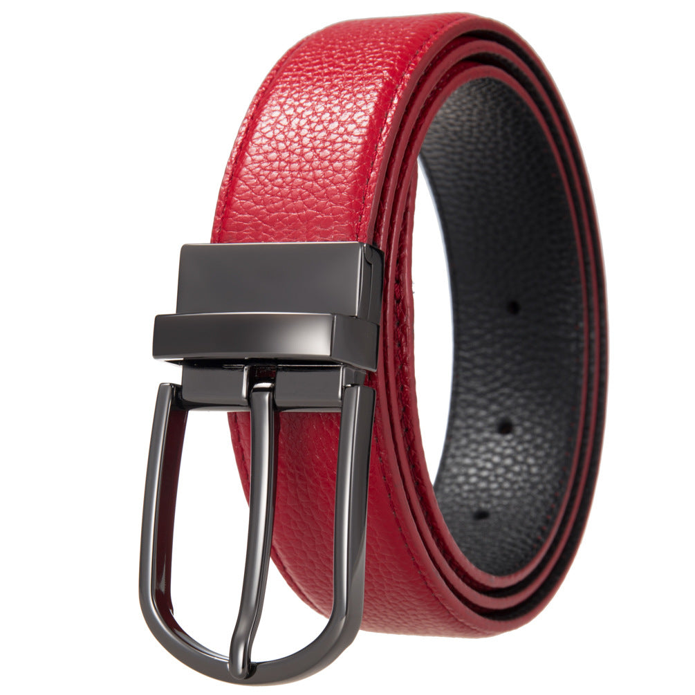 Ceinture homme réversible Nils en cuir de vachette pleine fleur, une face rouge texturée et une face noire lisse, avec boucle ardillon arrondie en métal noir mat. Largeur 3.5 cm.