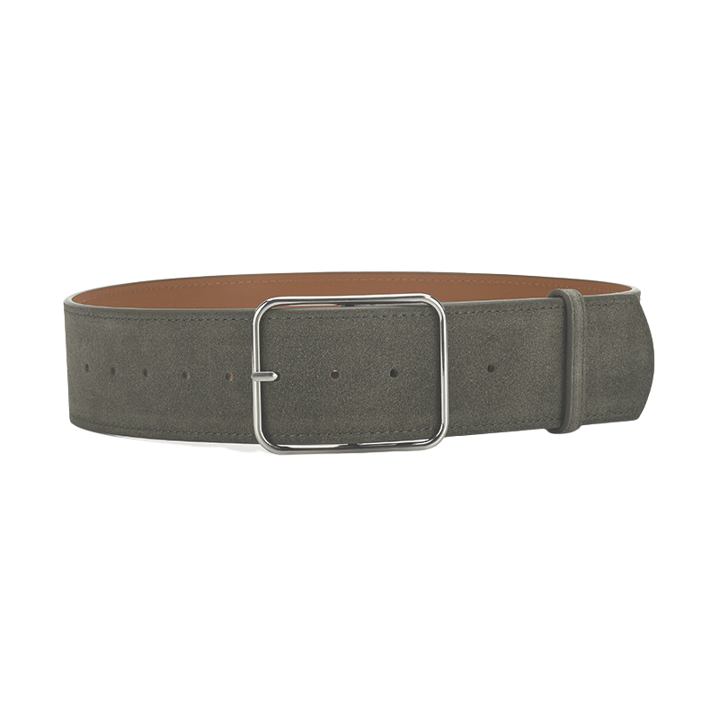 Ceinture large Ninette en daim gris avec boucle carrée argentée, style rétro.