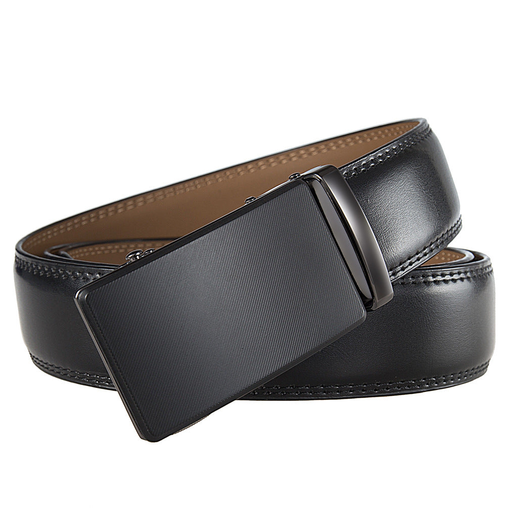 Ceinture homme Nino Lux 95 en cuir noir avec boucle automatique rectangulaire texturée oblique.