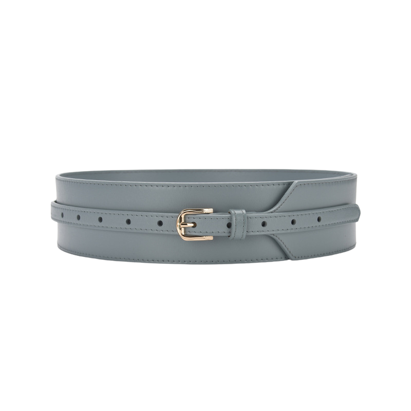 Ceinture Noble bleu en cuir refendu de vachette avec boucle ardillon dorée et finition lisse, largeur 2.8 cm.