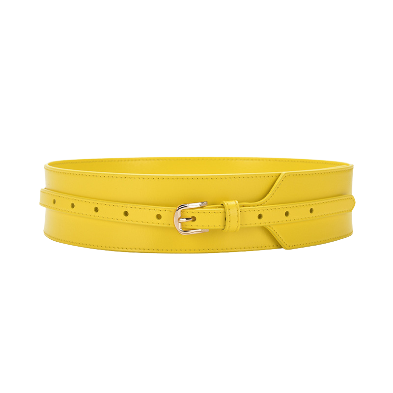 Ceinture Noble jaune en cuir refendu de vachette avec boucle ardillon dorée arrondie, largeur 2,8 cm.