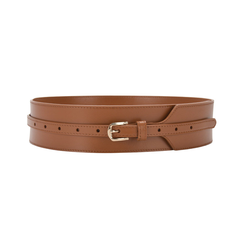 Ceinture Noble marron clair en cuir refendu de vachette, avec boucle ardillon dorée et double épaisseur pour plus de robustesse. Largeur 2.8 cm.