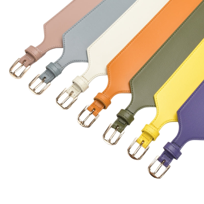 Ceinture Noble pour femme en cuir refendu de vachette, disponible en 13 couleurs douces et classiques, avec boucle ardillon dorée et finition lisse. Largeur 2,8 cm, design deux couches.