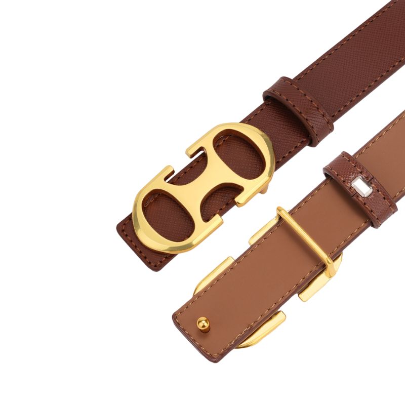 Ceinture pour femme Noélie en cuir marron avec boucle ardillon ovale allongée dorée et texture 20T, largeur 2,3 cm.