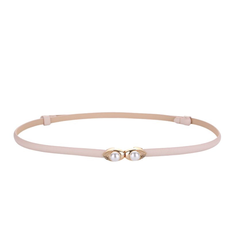 Ceinture femme Noémie-Rose beige clair, fine et élégante, avec boucle dorée ornée de perles et de strass.