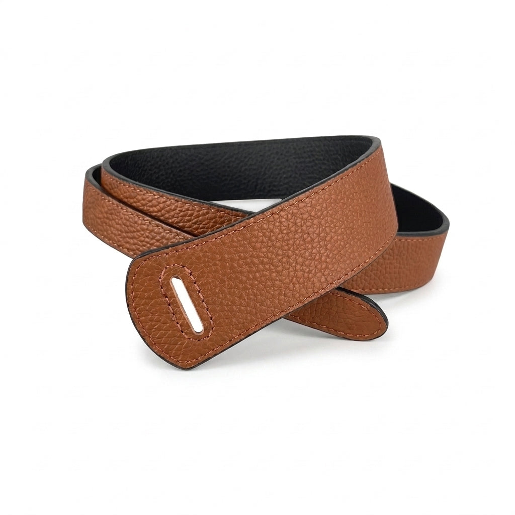 Ceinture femme réversible Ombeline en cuir pleine fleur camel et noir, style obi sans boucle avec système de fente pour nouage élégant