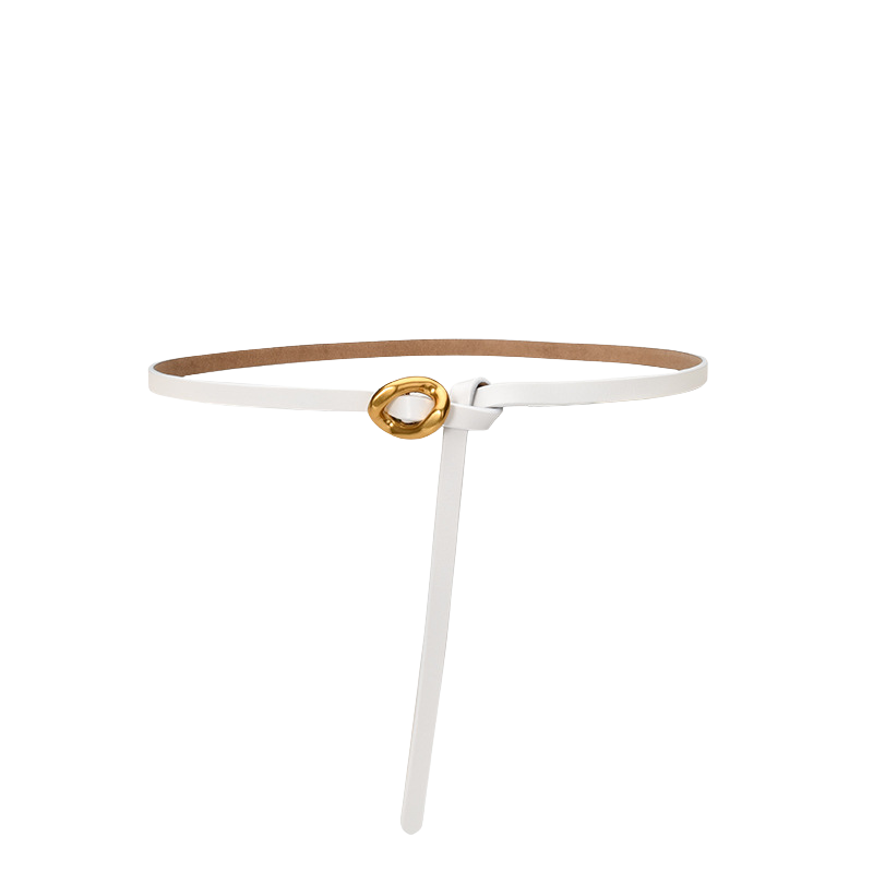 Ceinture fine blanche Ombrelle en cuir de vachette avec une boucle dorée et un design à nouer. Parfaite pour structurer une robe ou une tunique.