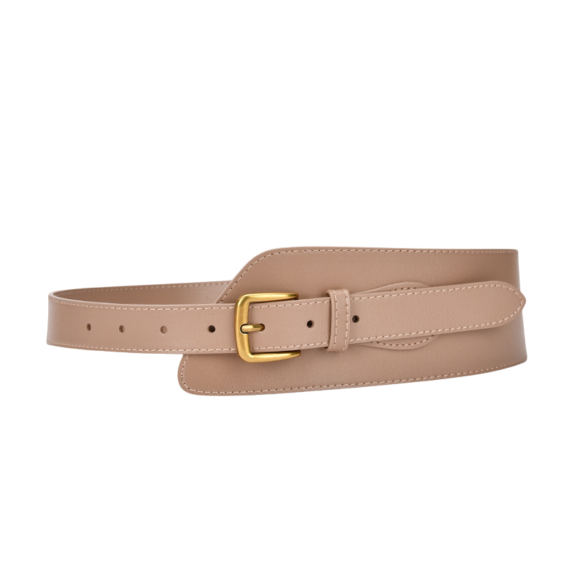 Ceinture large Opulence en cuir de vachette refendu rose clair avec boucle carrée dorée, idéale pour structurer une robe ou un manteau.
